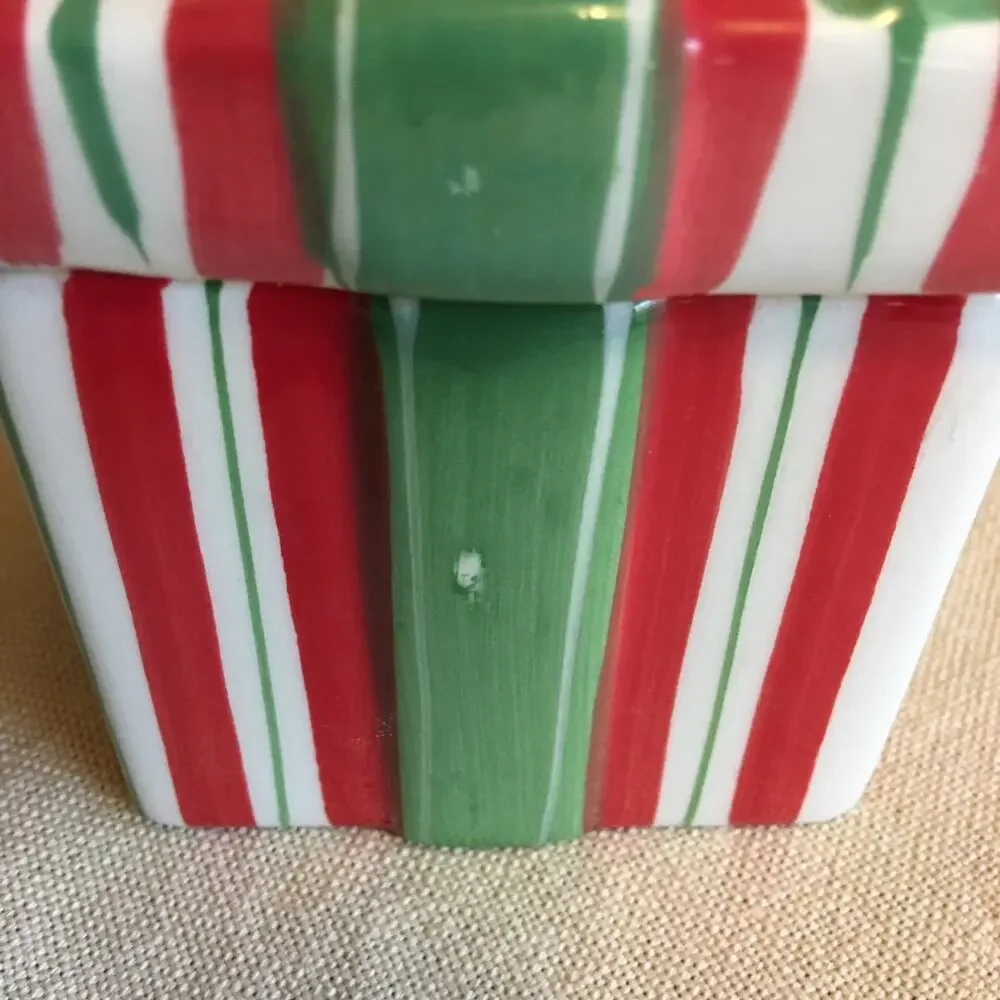 ND Handpainted Ceramic Christmas Present Holiday Box Catchall Candy Dish Décor